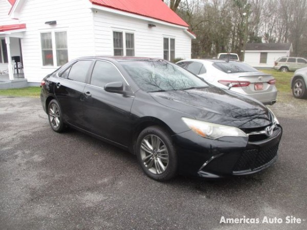 2016 Toyota Camry — image 2
