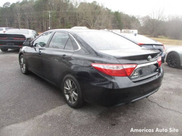 2016 Toyota Camry — image 3