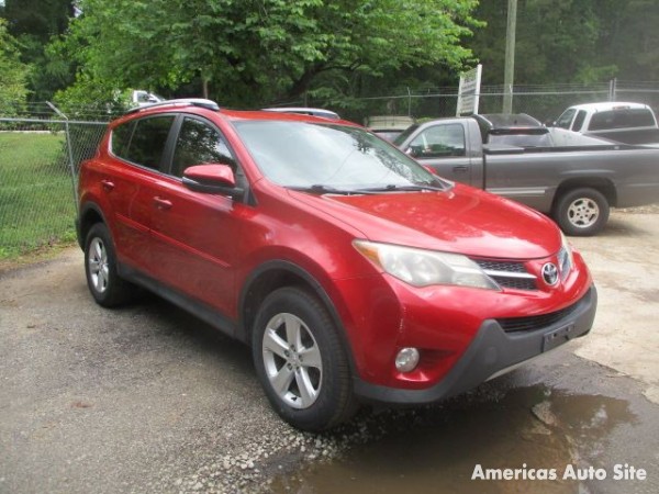 2014 Toyota RAV4 — image 2