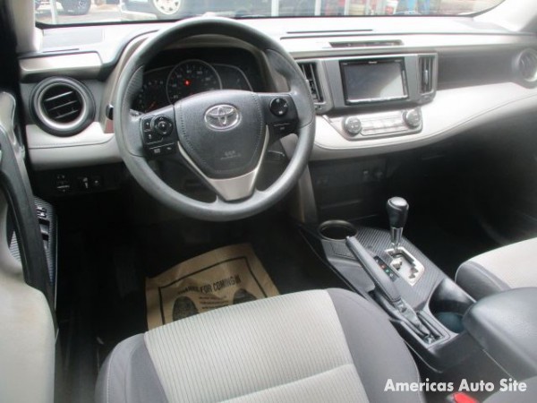2014 Toyota RAV4 — image 4