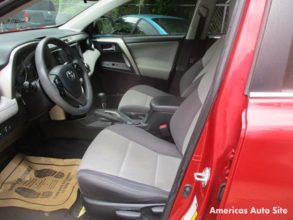 2014 Toyota RAV4 — image 6