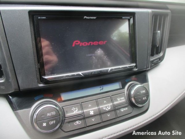 2014 Toyota RAV4 — image 8