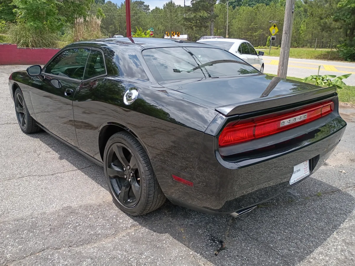 2014 Dodge Challenger — image 3