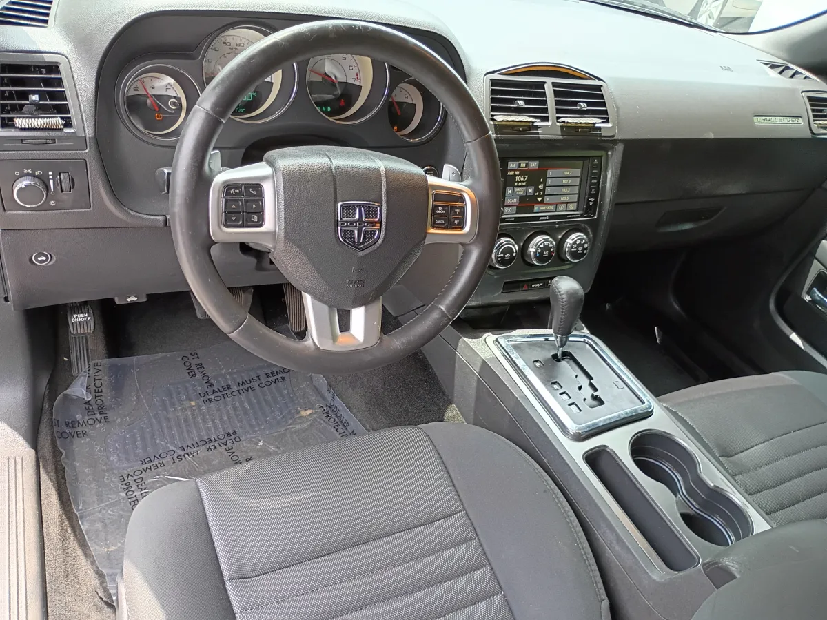 2014 Dodge Challenger — image 4