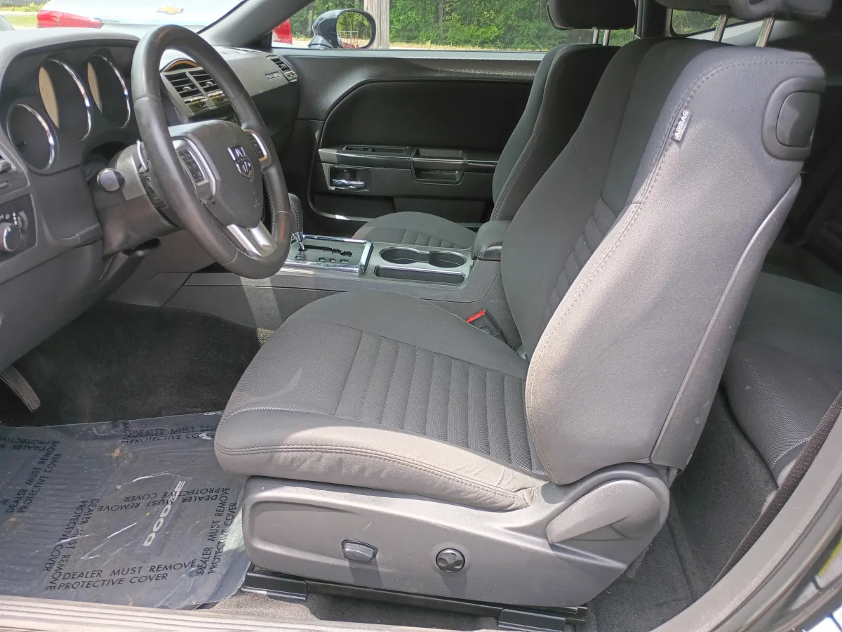 2014 Dodge Challenger — image 5