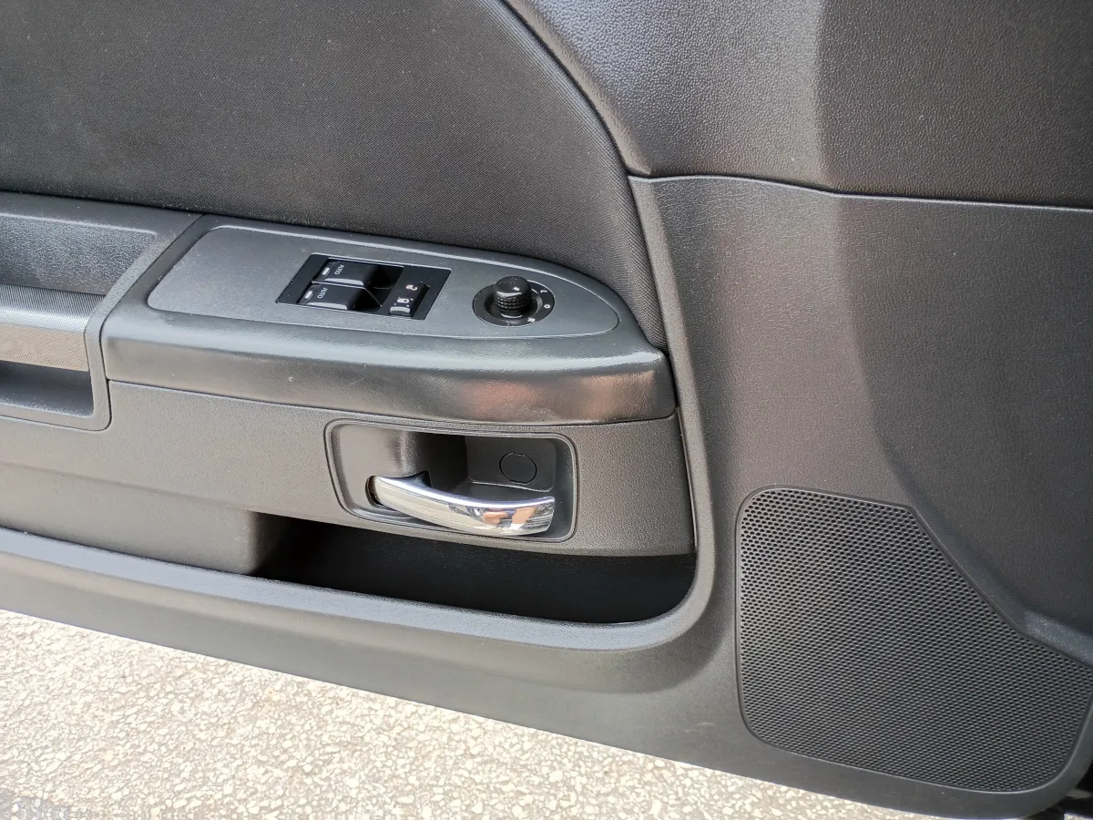 2014 Dodge Challenger — image 8
