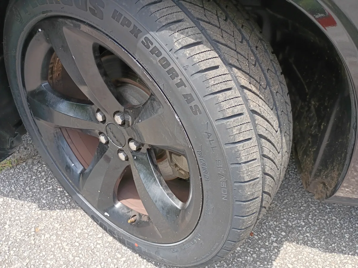 2014 Dodge Challenger — image 9