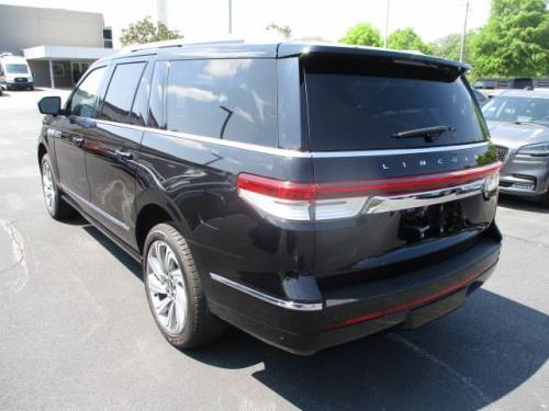 2024 Lincoln Navigator — image 3