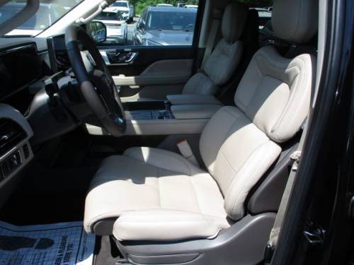 2024 Lincoln Navigator — image 7