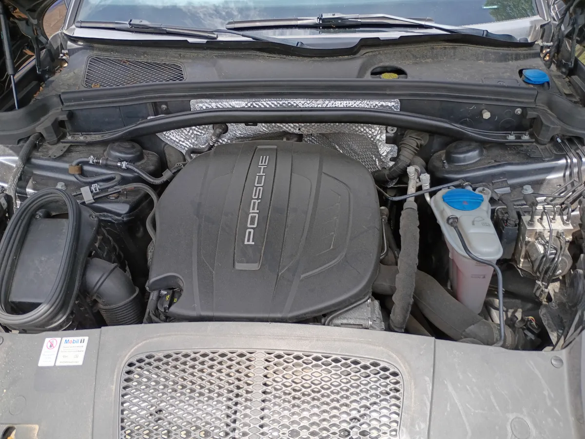 2018 Porsche Macan — image 11