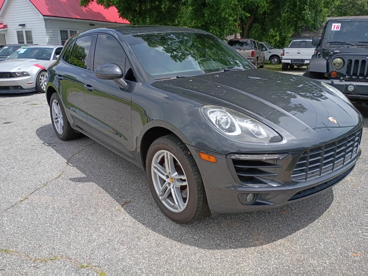 2018 Porsche Macan — image 2