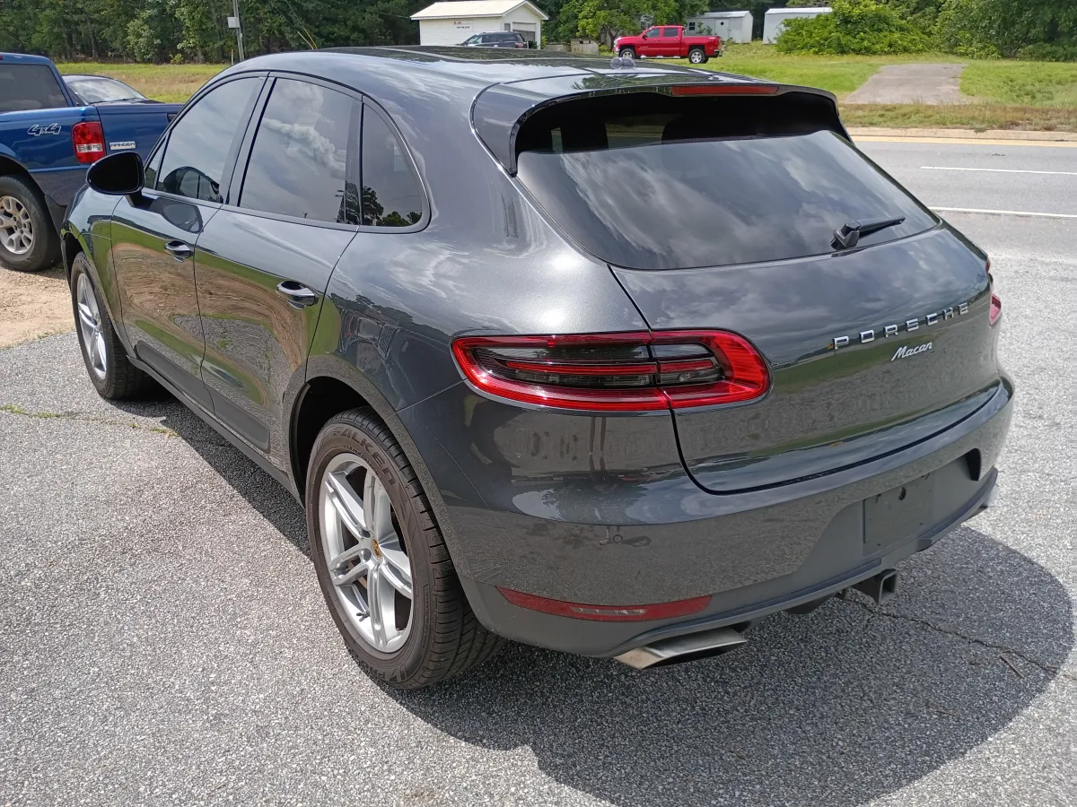 2018 Porsche Macan — image 3