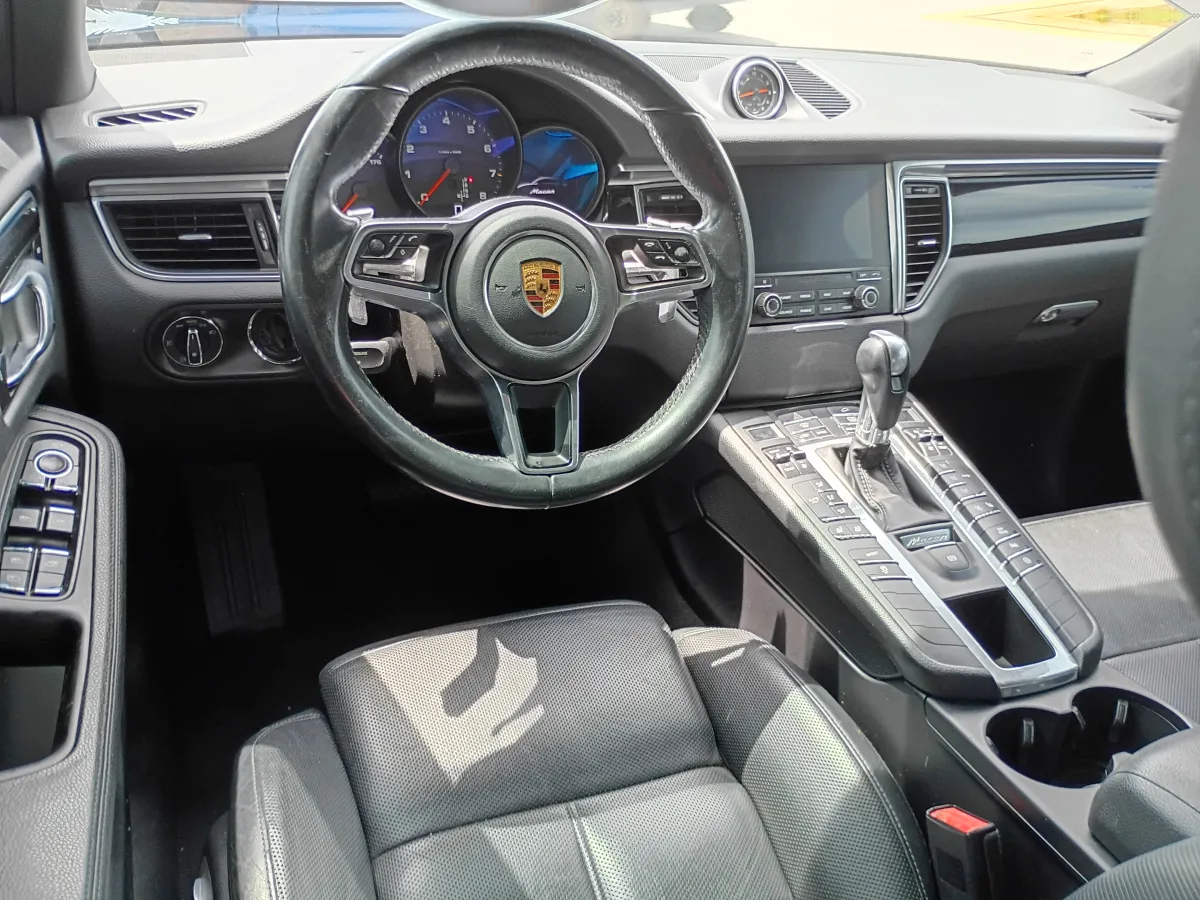 2018 Porsche Macan — image 4