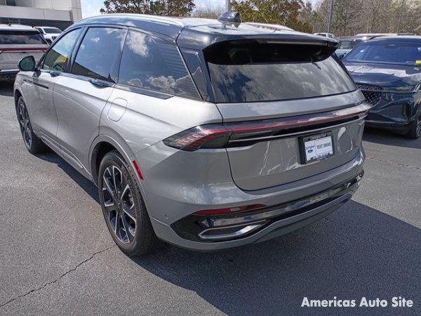 2024 Lincoln Navigator — image 3