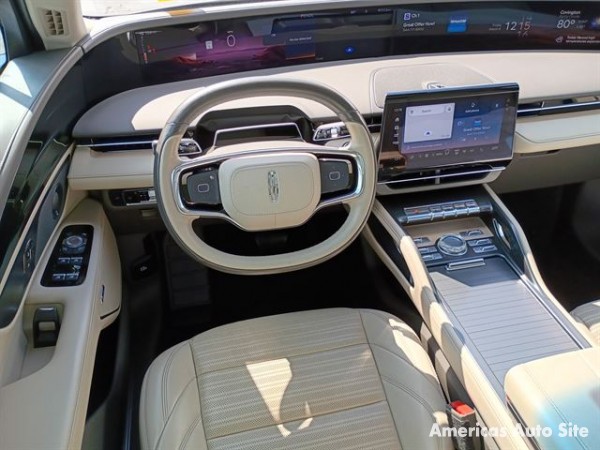 2024 Lincoln Navigator — image 6