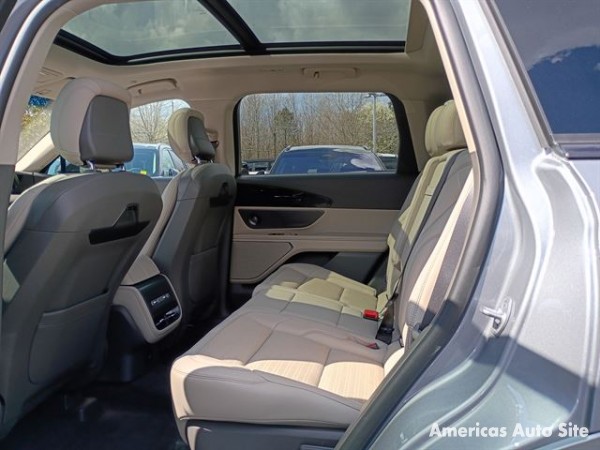 2024 Lincoln Navigator — image 7
