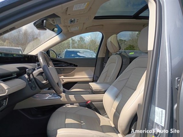 2024 Lincoln Navigator — image 9