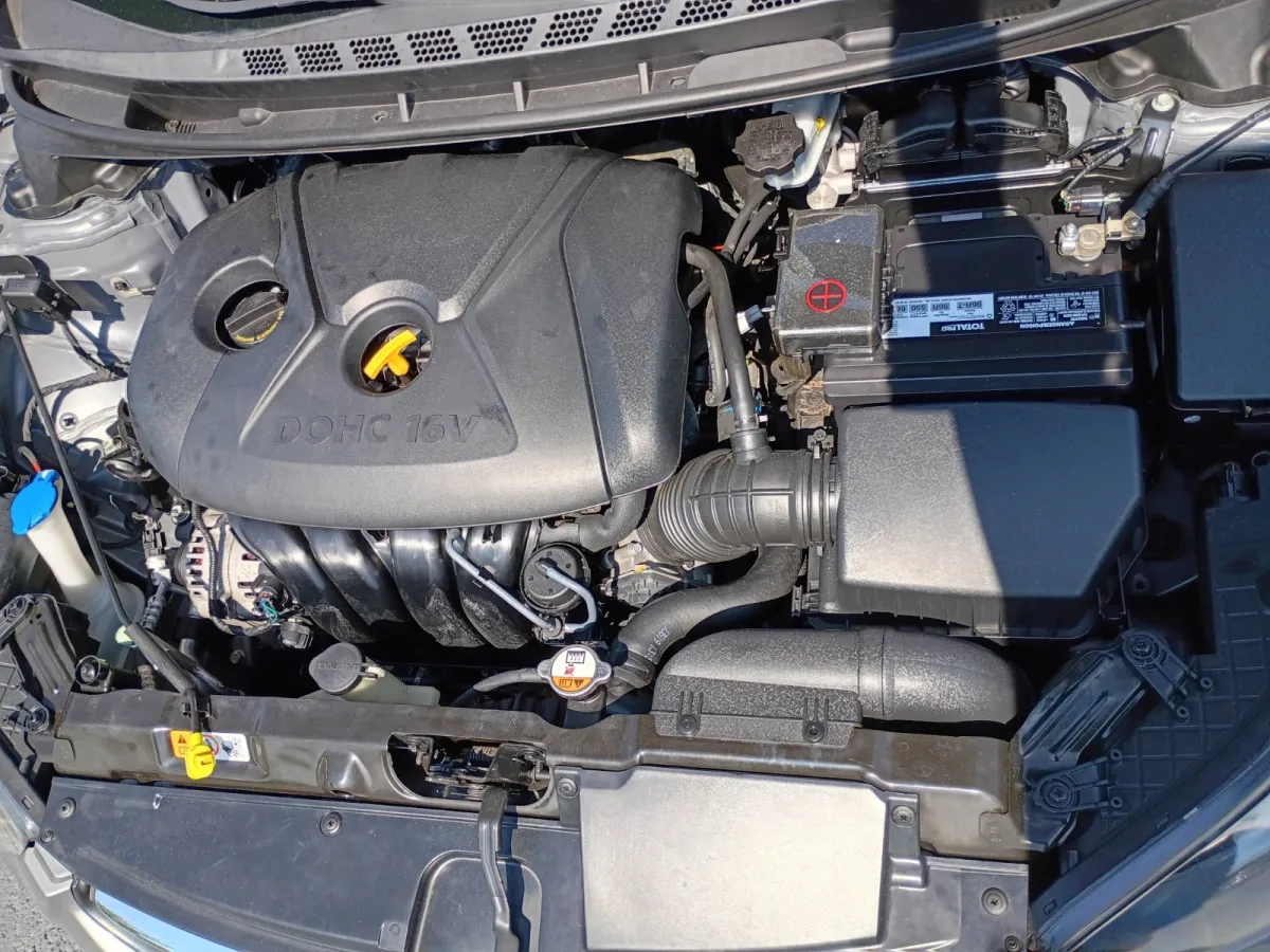 2013 Hyundai Elantra — image 10