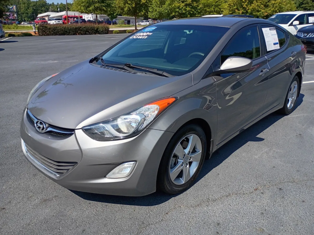 2013 Hyundai Elantra — image 2