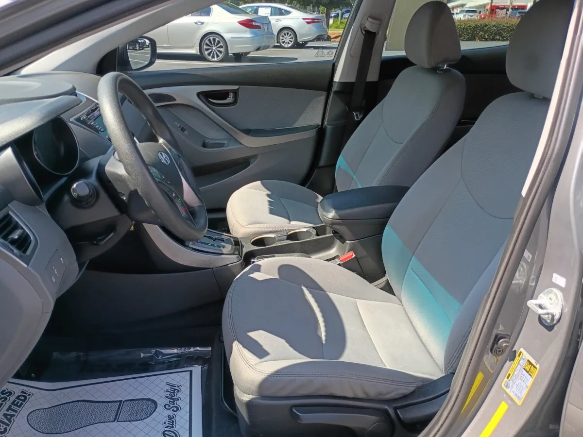 2013 Hyundai Elantra — image 6