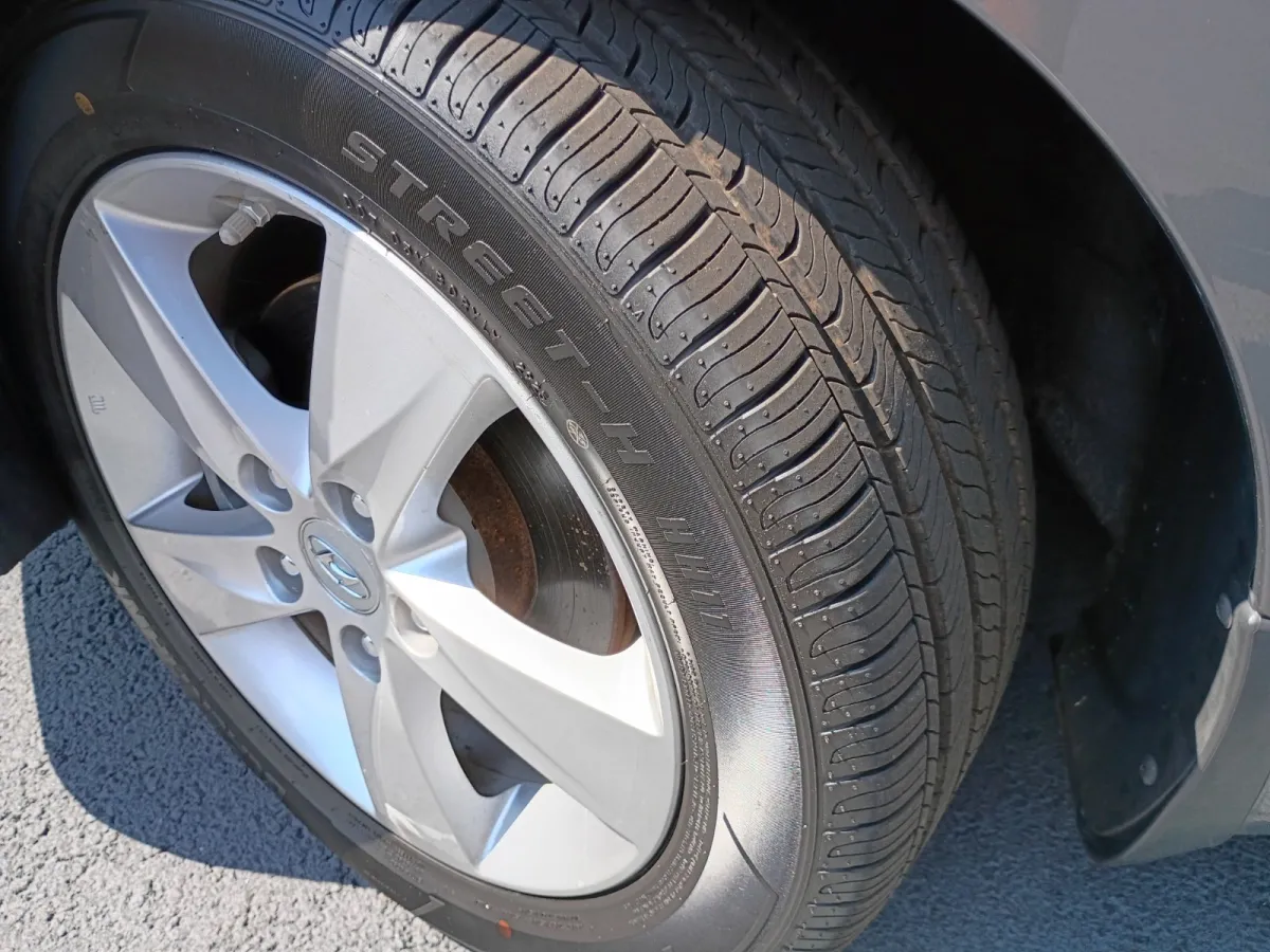 2013 Hyundai Elantra — image 9