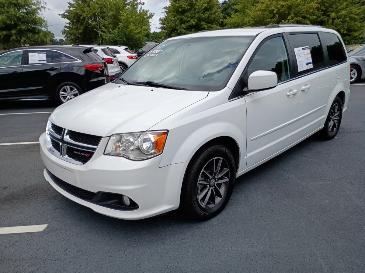 2017 Dodge Grand Caravan — image 2