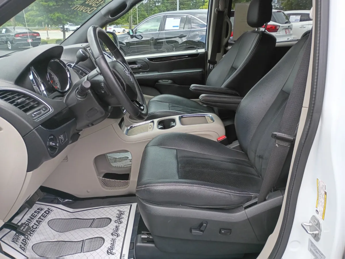 2017 Dodge Grand Caravan — image 5