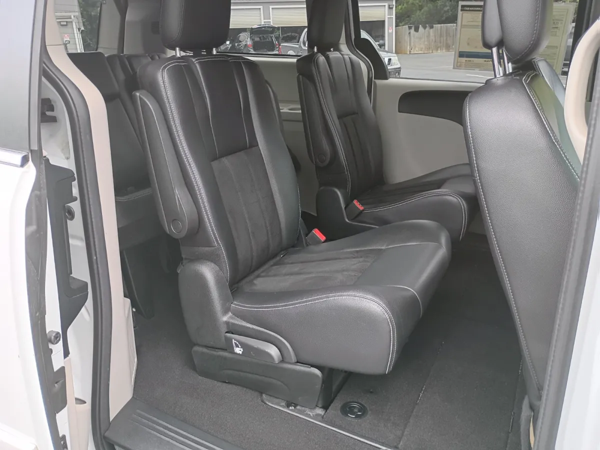 2017 Dodge Grand Caravan — image 6