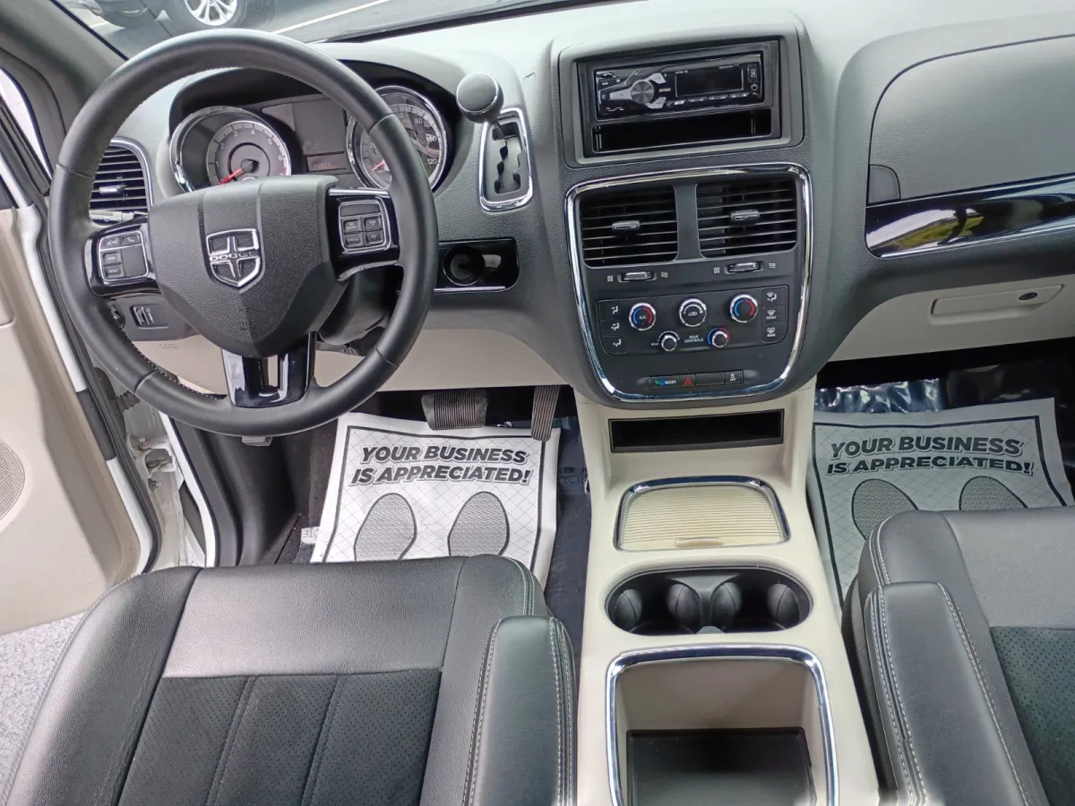 2017 Dodge Grand Caravan — image 7