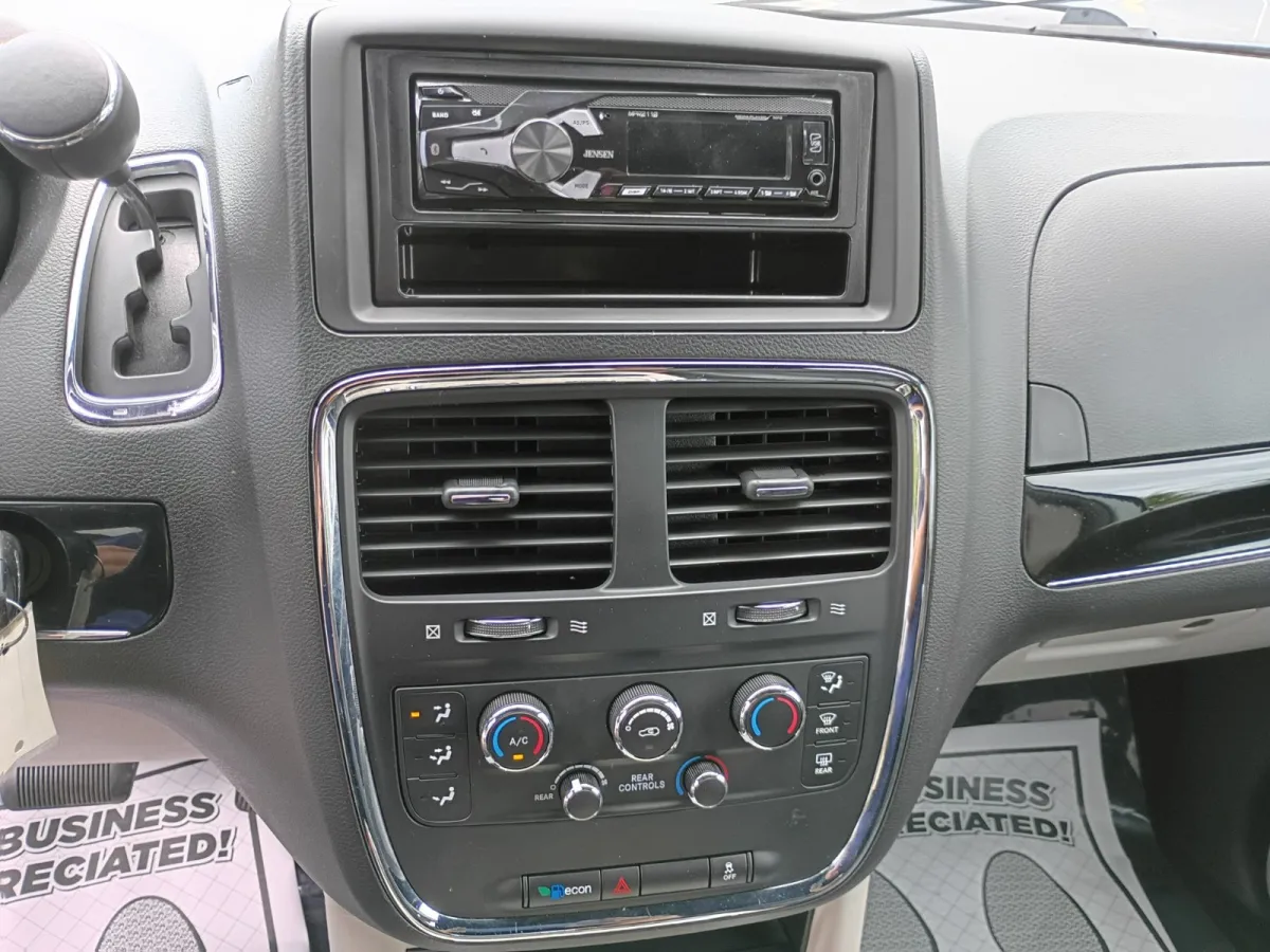 2017 Dodge Grand Caravan — image 8