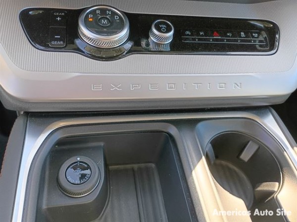 2025 Ford Expedition — image 13
