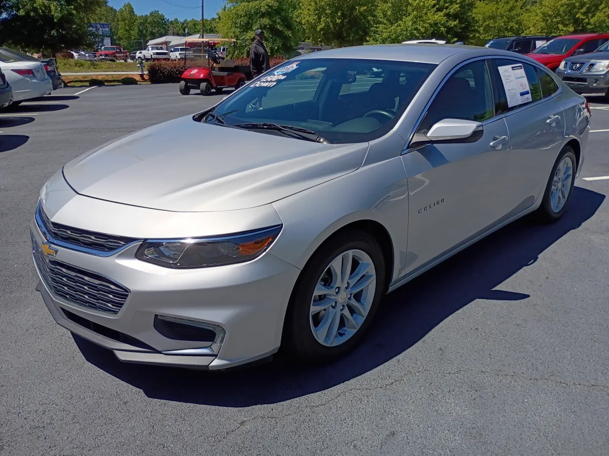 2016 Chevrolet Malibu — image 2