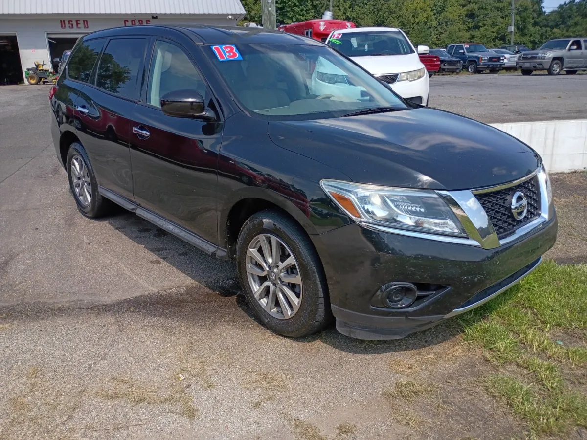 2013 Nissan Pathfinder — image 2