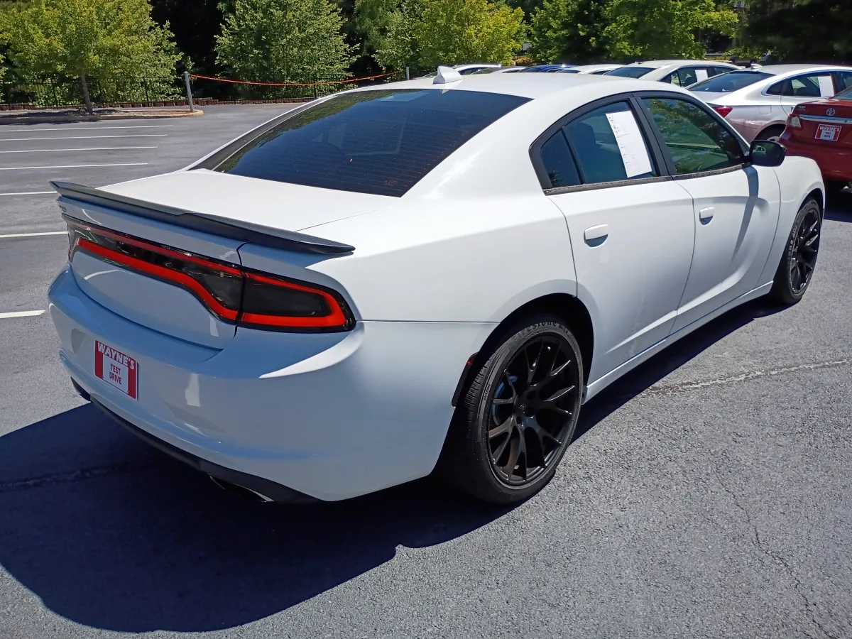 2017 Dodge Charger — image 3