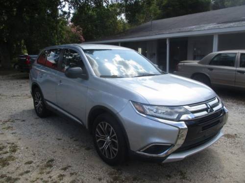 2016 Mitsubishi Outlander — image 2