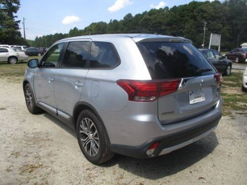 2016 Mitsubishi Outlander — image 3