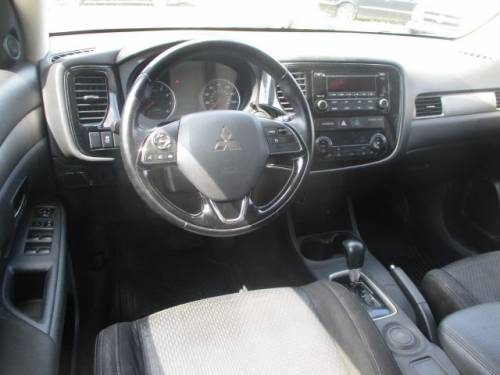 2016 Mitsubishi Outlander — image 4