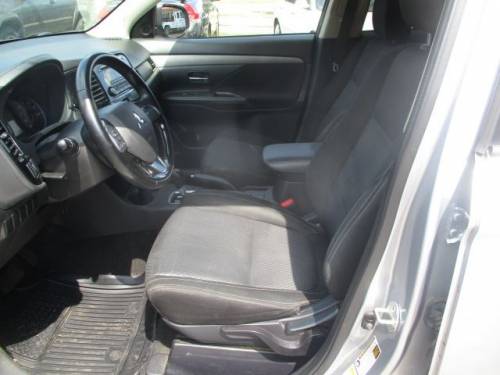 2016 Mitsubishi Outlander — image 6
