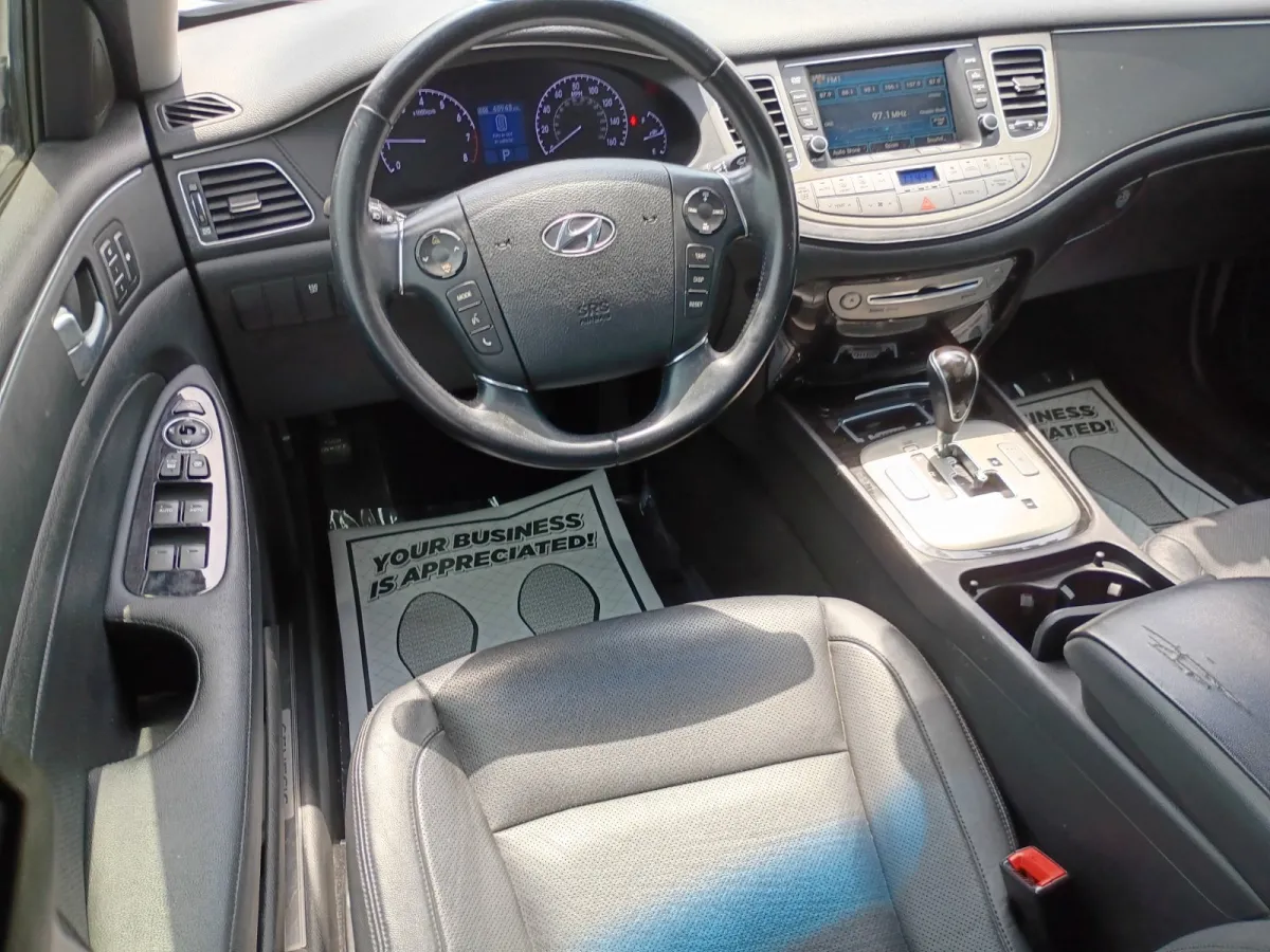 2013 Hyundai Genesis — image 4