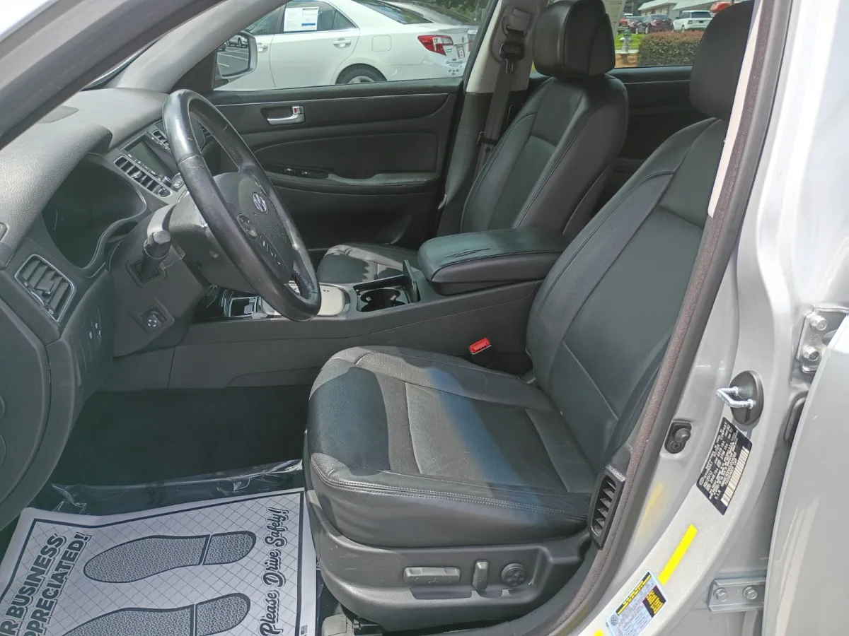 2013 Hyundai Genesis — image 6