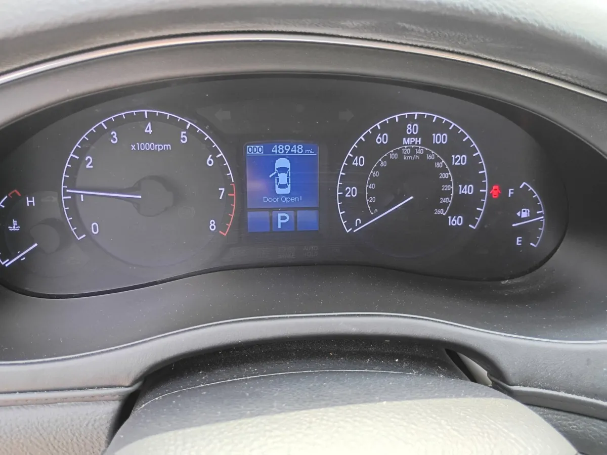2013 Hyundai Genesis — image 7