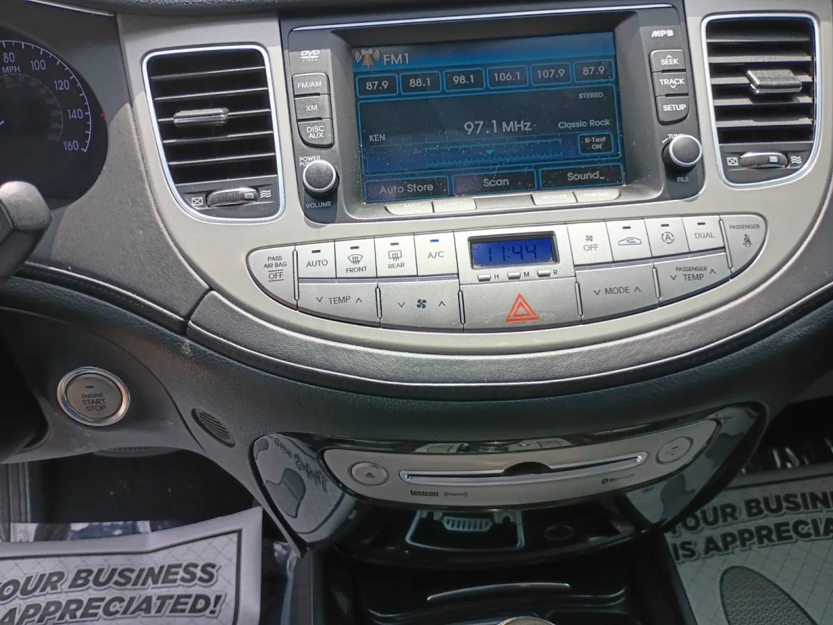 2013 Hyundai Genesis — image 8
