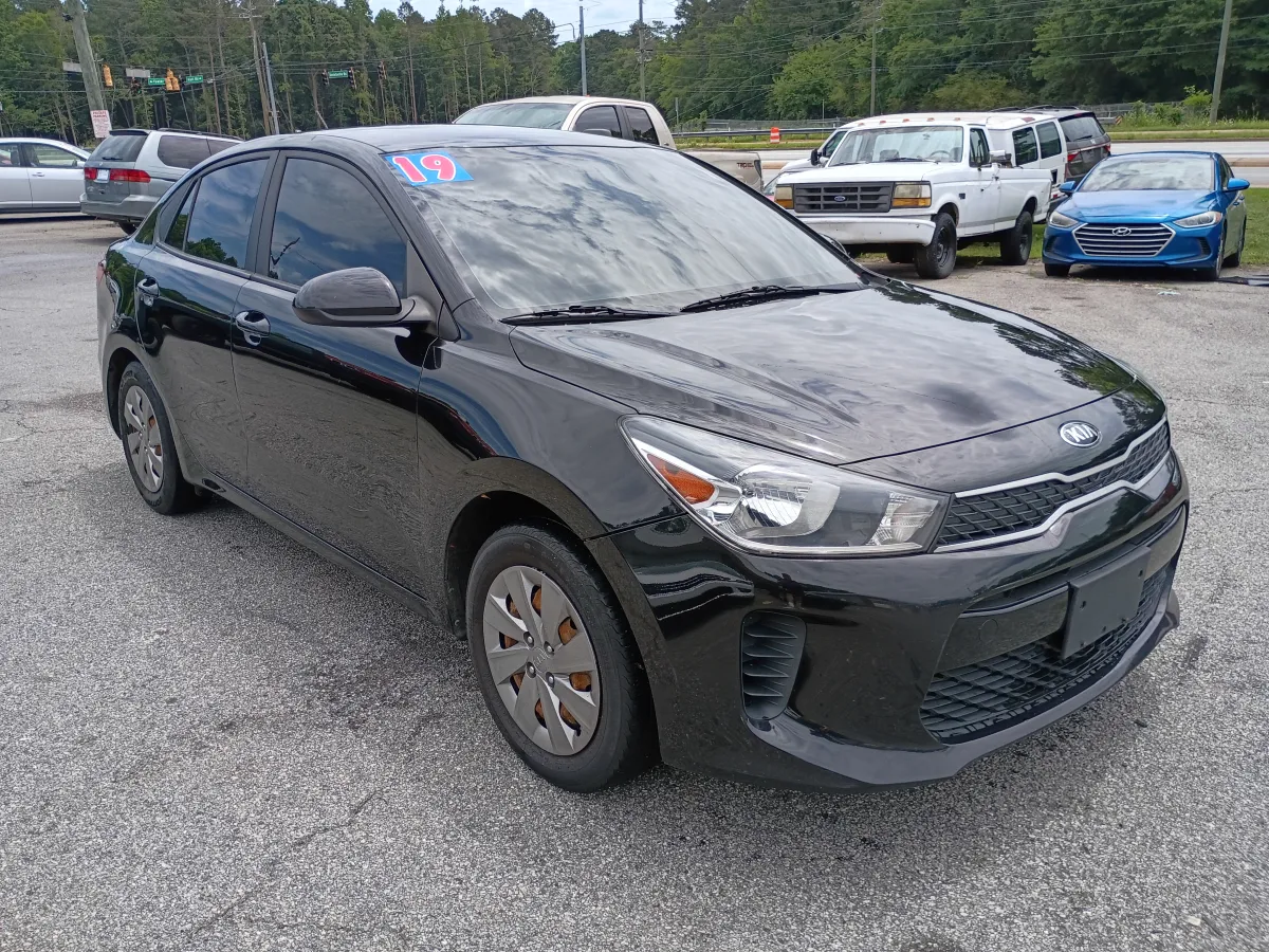 2019 Kia Rio — image 2