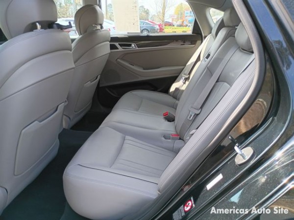 2016 Hyundai Genesis — image 5