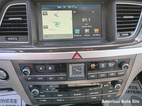 2016 Hyundai Genesis — image 8