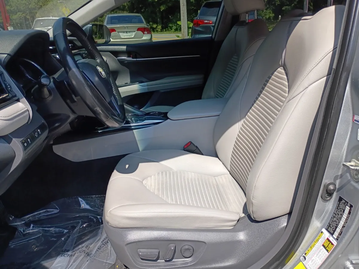 2020 Toyota Camry — image 6