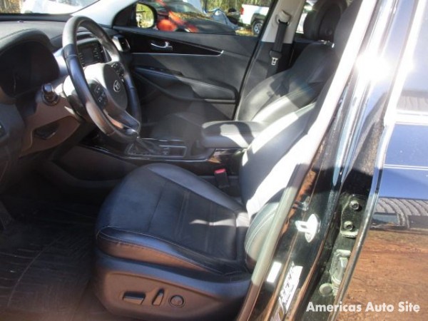 2016 Kia Sorento — image 6