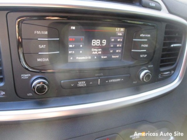 2016 Kia Sorento — image 8