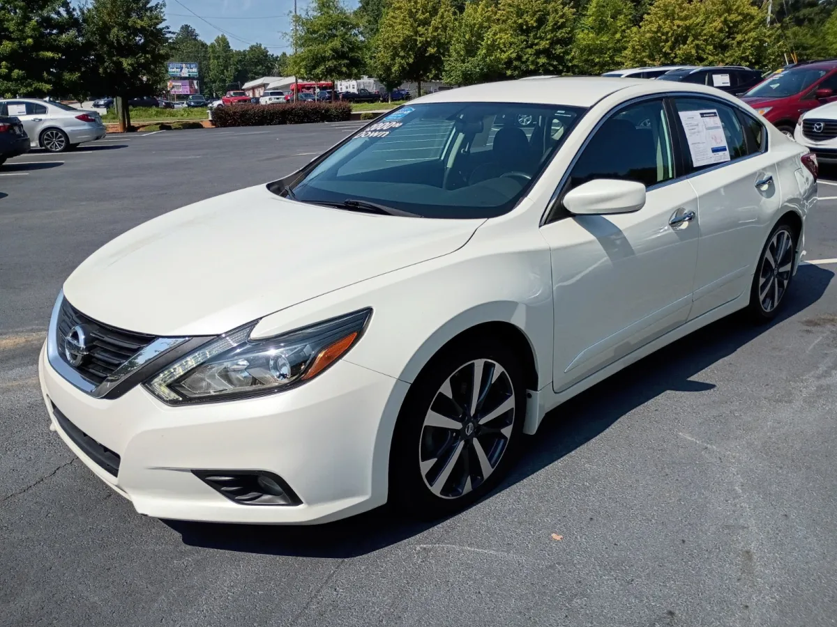 2017 Nissan Altima — image 2