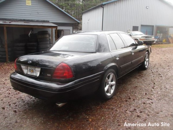 2011 Ford Crown Victoria — image 2